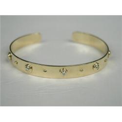 A Mappin & Webb 18ct gold diamond set bangle Est. 300/400...