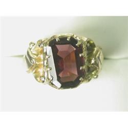 A Victorian gold ring set with a garnet, size K 1/2 Est. 100/150...