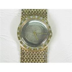 An 18ct gold gent's watch with a diamond set bezel, dial 3cm in diameter Est. 800/1000...