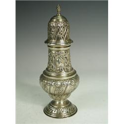 An early Edwardian silver sifter, hallmarked Chester 1903, 21 cm high Est. 80/120...