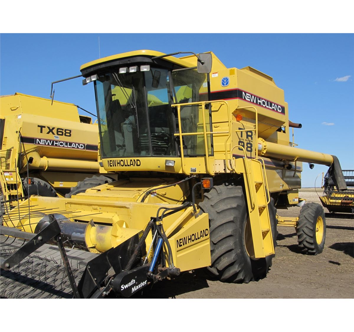 NEW HOLLAND TR98 ROTARY COMBINE