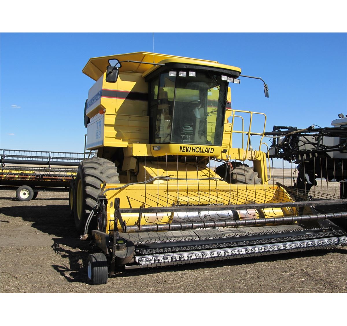 NEW HOLLAND TR98 ROTARY COMBINE
