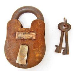CAST IRON PADLOCK W/ GEORGIA ARMORY MILLEDGEVILLE TAG & KEYS