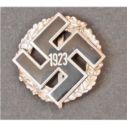 GERMAN NAZI NSDAP SWASTIKA BADGE