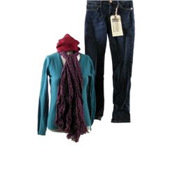 The Good Lie Carrie (Reese Witherspoon) Movie Costumes