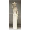 Image 2 : COLLECTIBLE CHINESE PORCELAIN WOMAN HOLDING HER HAT