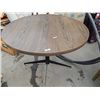 Image 3 : ROUND TABLE WITH METAL LEGS