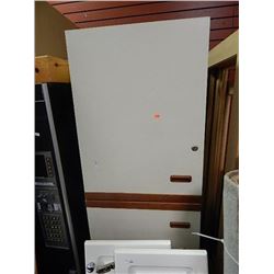 PANTRY WITH 2 DOORS