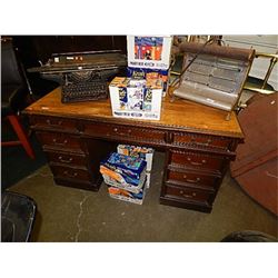 OFFICE DESK - DOUBLE PEDESTAL - dispose