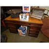 Image 1 : OFFICE DESK - DOUBLE PEDESTAL - dispose