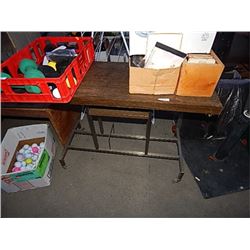 TABLE ON WHEELS