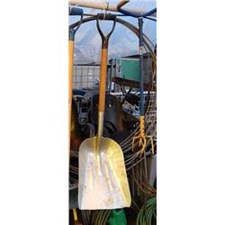 FLAT NOSE SHOVEL
