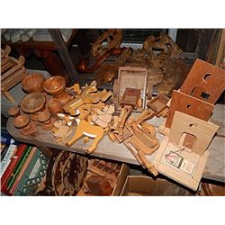LARGE LOT OF ASSORTED WOOD CRAFTED ITEMS - INCLUDING MOUSE TRAPS