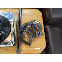 HORSE SHOES - SET WITH PEGS