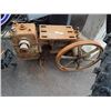 Image 1 : VINTAGE PUMP