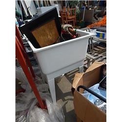 LAUNDRY SINK - NO CONTENTS