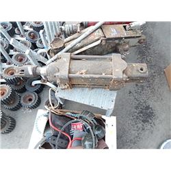 HYDRAULIC RAM