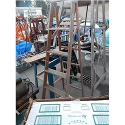 WOOD LADDER - 6'
