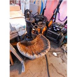 FOUNTAIN - CONCRETE - HAND WATER PUMP & BUCKET DESIGN - WORKING