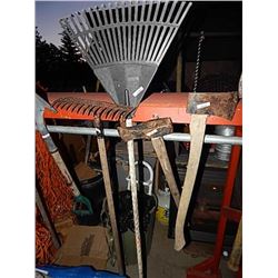 LEAF RAKE - BLACK PLASTIC
