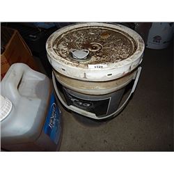 BUCKET OF RUST INHIBITOR & LUBRICANT