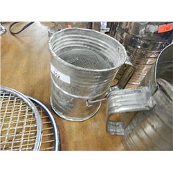 RETRO FLOUR SIFTER