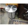 Image 1 : STAINLESS STEEL TRASH CAN