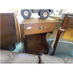 OAK NITE TABLE