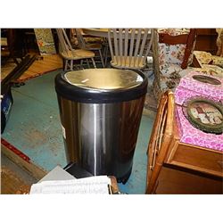 STAINLESS STEEL TRASH CAN WITH LID