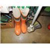 Image 1 : STEEL TOE RUBBER BOOTS - SZ 12