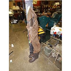 HIP WADERS SIZE 10 FEET