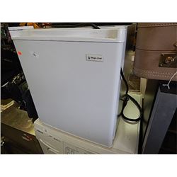 SMALL COUNTER TOP FRIDGE