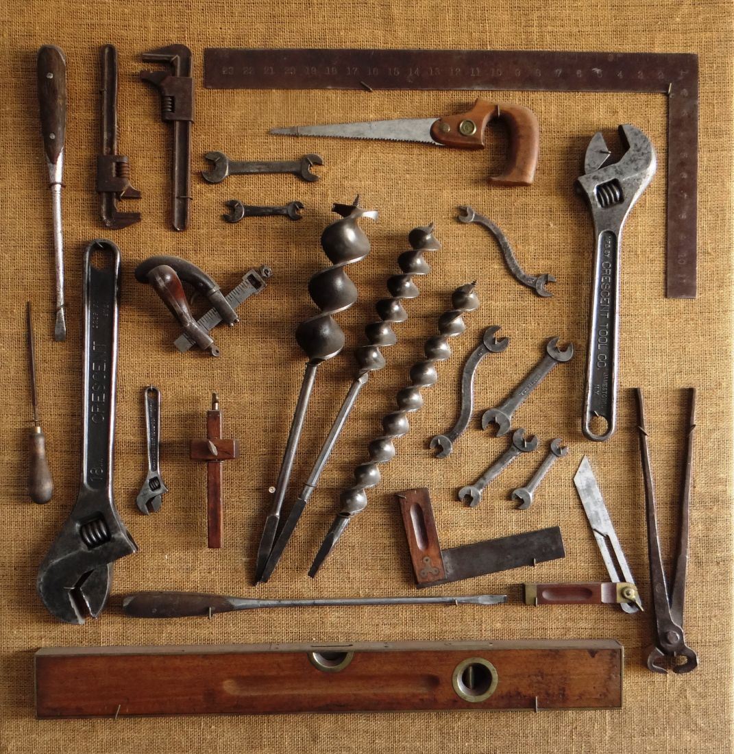 Vintage tool display board, 15 pcs.