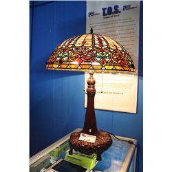 LEADED STAINED GLASS TIFFANY STYLE TABLE LAMP