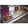 Image 1 : LARGE LOT OF ASSORTED COSTUME JEWELLERY