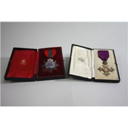 2 English medals in original  jewelers cases