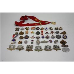 WWI commemorative pins, pendants & medals