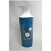 Image 4 : 2 porcelain vases & covered jar