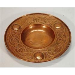 Arts and Crafts style circular copper dish with stylised ropetwist decoration, 26cm diameter…