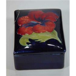 Rectangular Moorcroft 'Hibiscus' patterned trinket box and cover, 9cm in length, paper label to b…