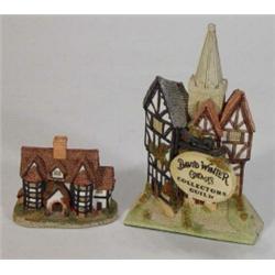 David Winter 'Shire Hall Cottage' and a Collectors' Guild plaque…