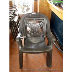 LOT: OUTDOOR PATIO PLASTIC CHAIRS 4X MONEY