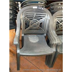 LOT: OUTDOOR PATIO PLASTIC CHAIRS 4X MONEY