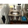Image 1 : STAINLESS SINK