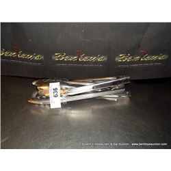 LOT: TONGS 3X MONEY