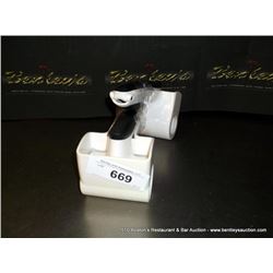 LOT: CHEESE GRATERS 2X MONEY