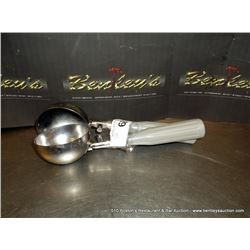 LOT: ICE CREAM SCOOPS 2X MONEY
