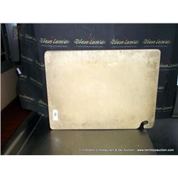 BOROWN CUTTING BOARD
