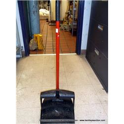 DUST PAN