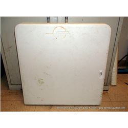 PLASTIC FOLDING TABLE